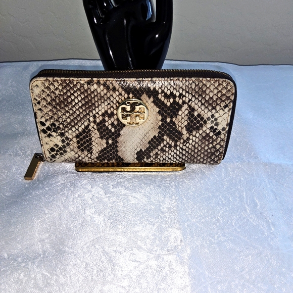 EUC Tory Burch Snakeskin Embossed Leather Zip Wallet - Picture 1 of 6